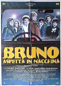 Bruno aspetta in macchina